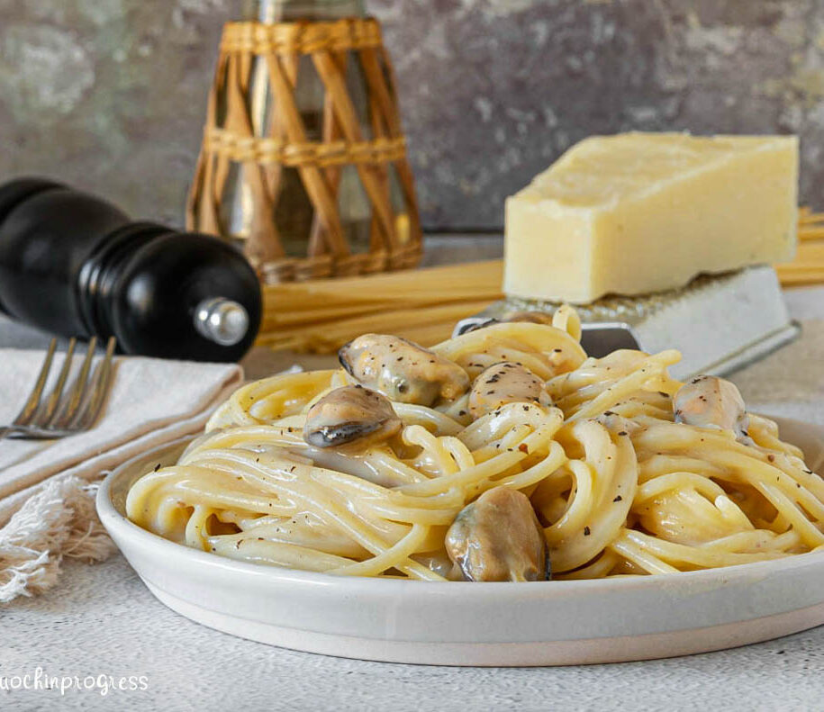 spaghetti cacio e pepe con le cozze