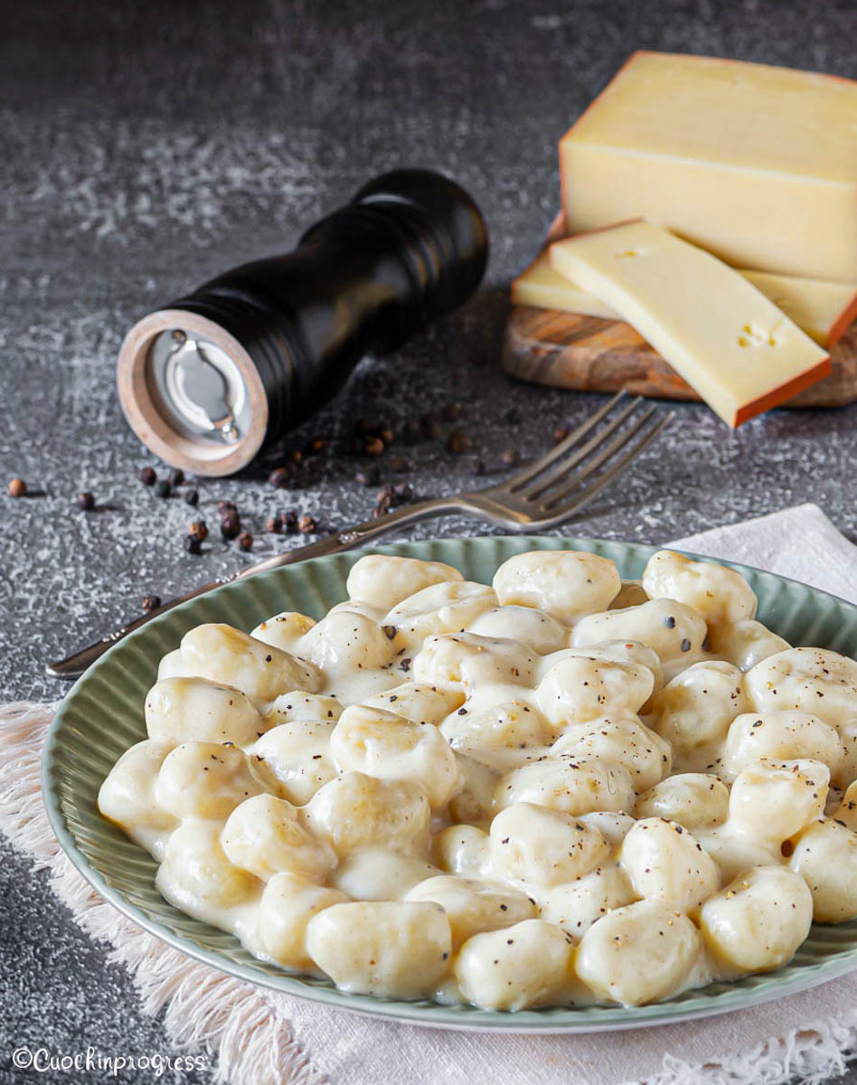 GNOCCHI ALLA BAVA. Primo piatto tipico della Valle d'Aosta.