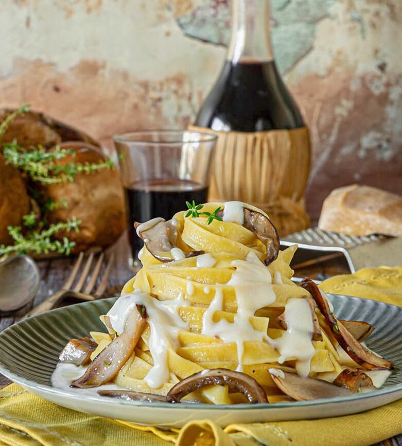 tagliatelle ai porcini e crema di pecorino
