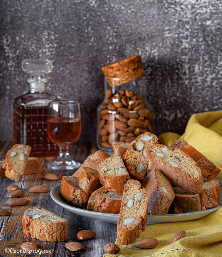 Cantucci toscani alle mandorle. Veloci, croccanti e golosi.