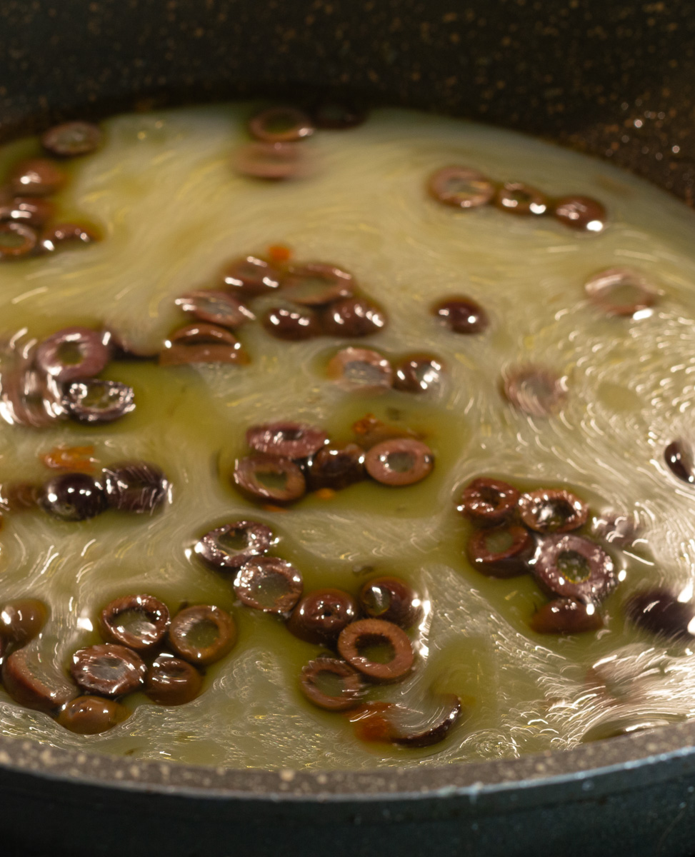 linguine con cozze vongole e olive