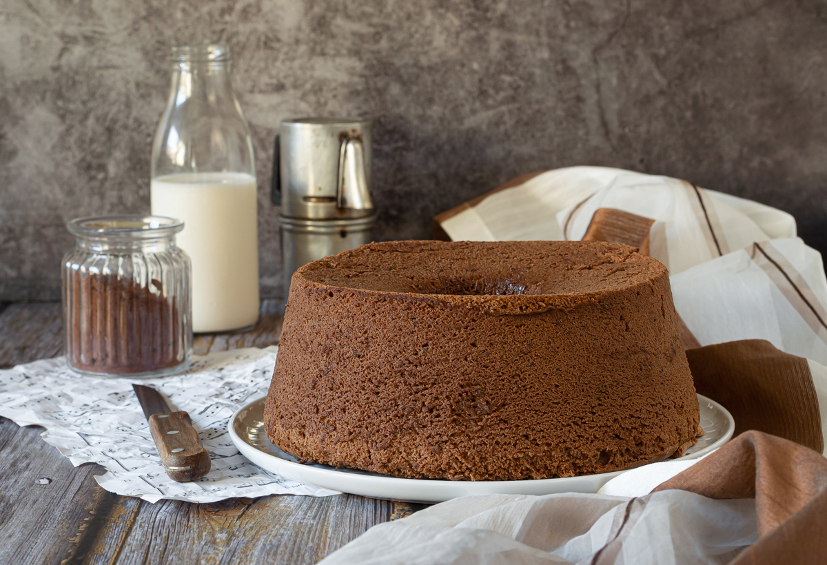 Chiffon cake al cioccolato e caffè sofficissima e golosa