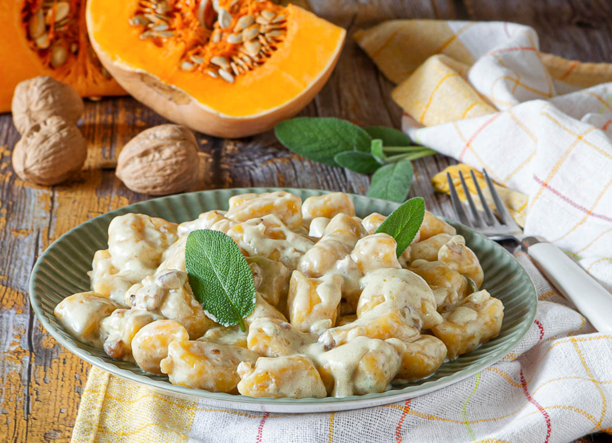 gnocchi di zucca con gorgonzola e noci
