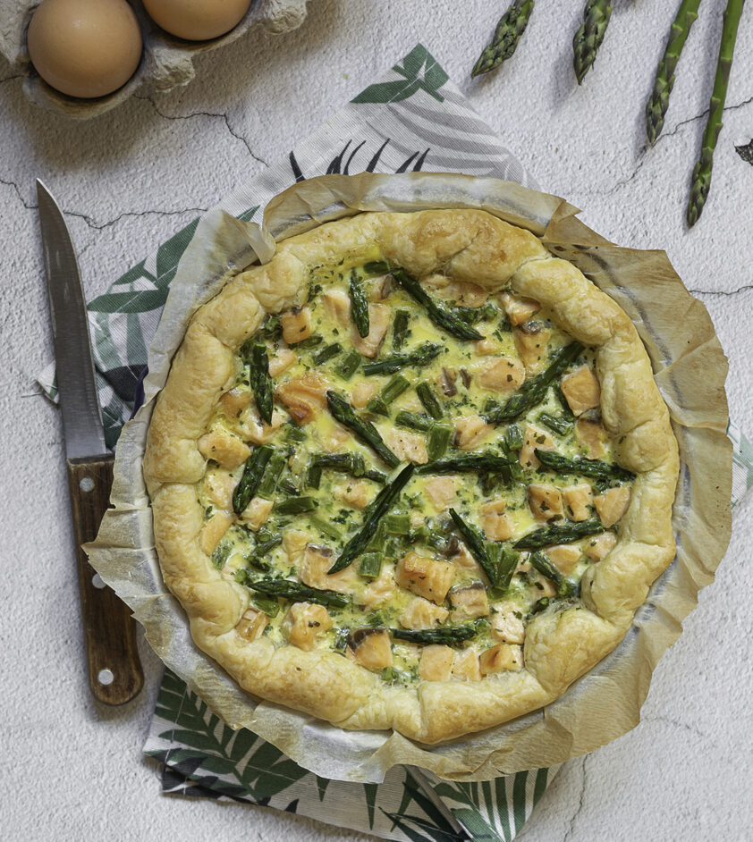 torta salata con asparagi e salmone