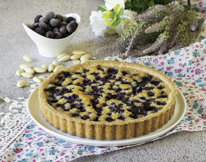 crostata frangipane ai mirtilli