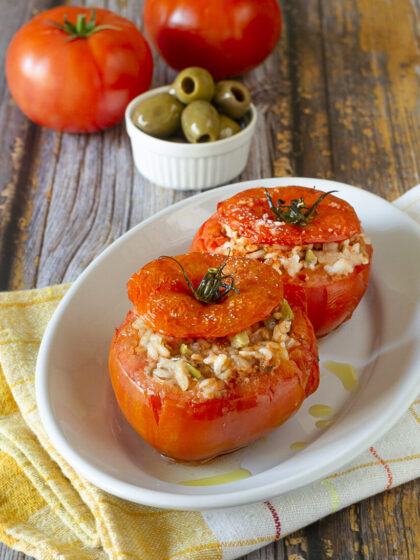 Pomodori ripieni di riso tonno e olive