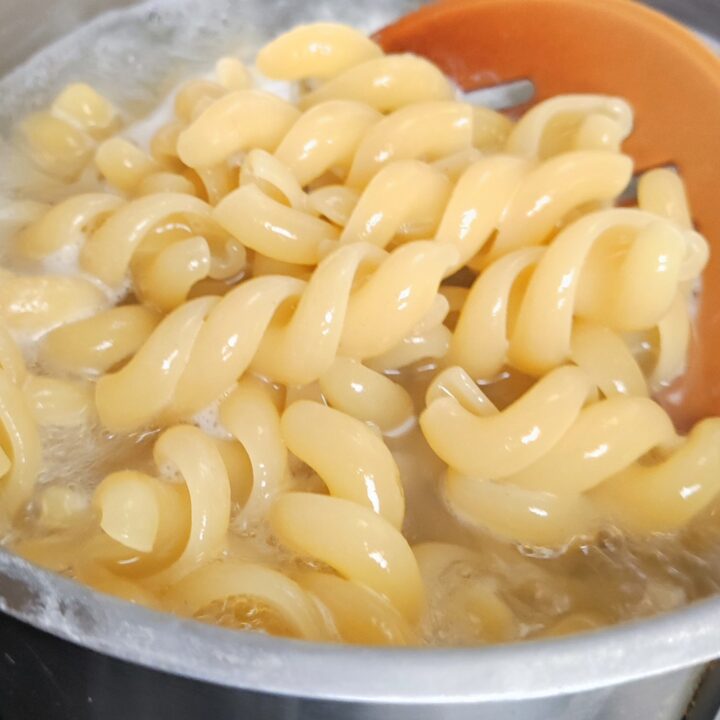 pasta al pesto di rucola e tonno