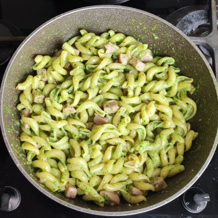 pasta al pesto di rucola e tonno