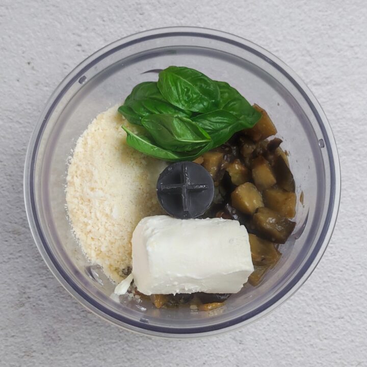 gnocchi con crema di melanzane e pomodorini