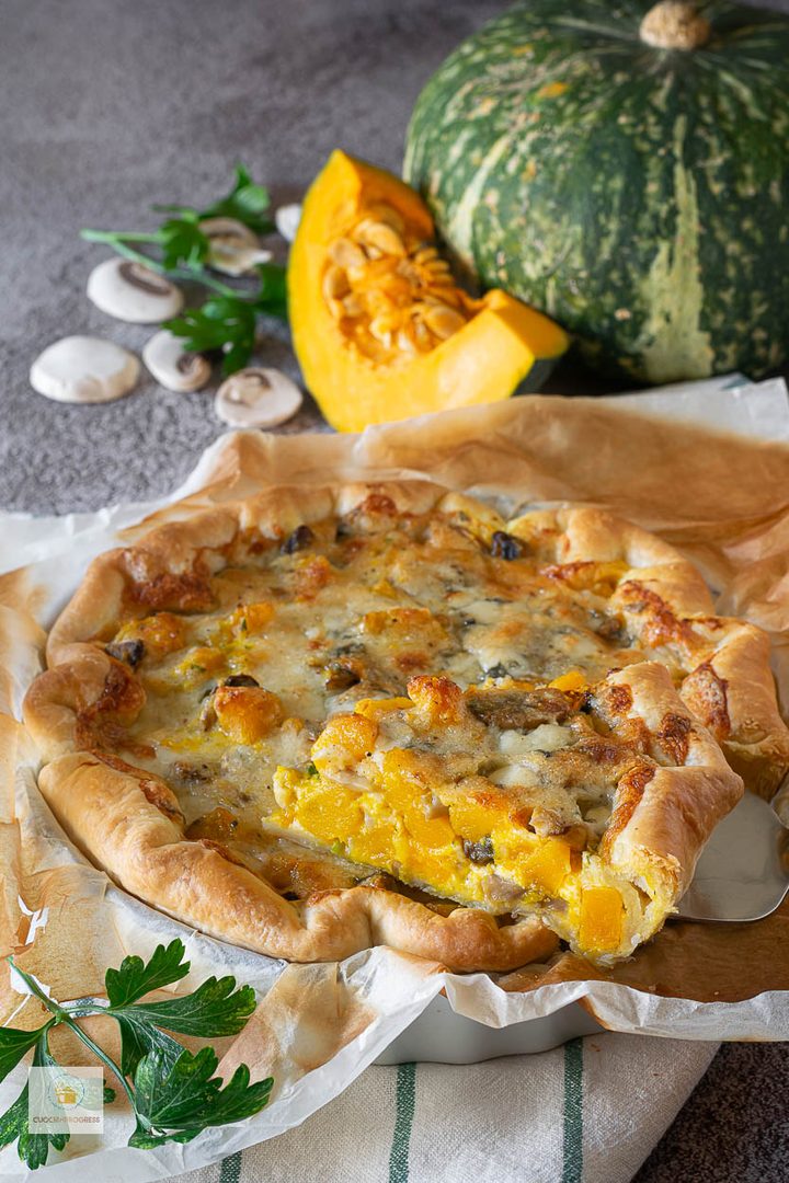 torta salata con zucca e funghi