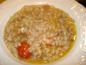 zuppa di farro con porcini  pomodori e patate