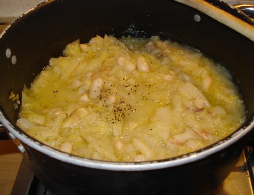 zuppa di verza patate e fagioli