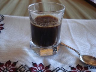 caffè mezzo freddo aromatizzato al cacao