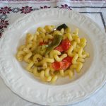 riccioli di pasta alle zucchine e peperoncini verdi friggitelli
