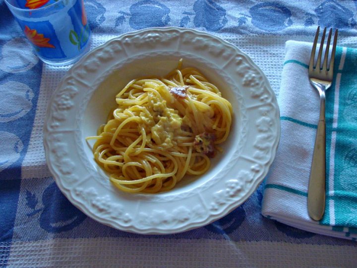 spaghetti alla carbonara di cipolle