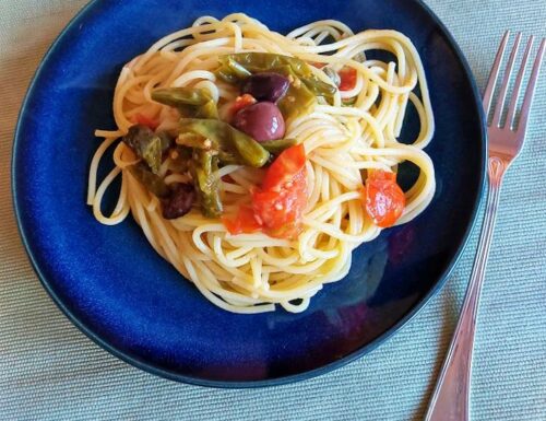 Spaghetti alla puttanesca di peperoncini verdi