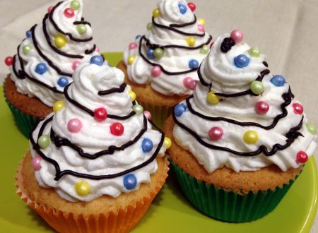 Cupcakes alla vaniglia colorati
