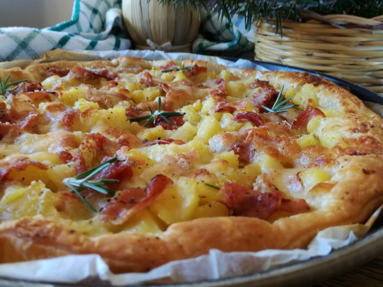 torta salata patate e zucchine e scamorza