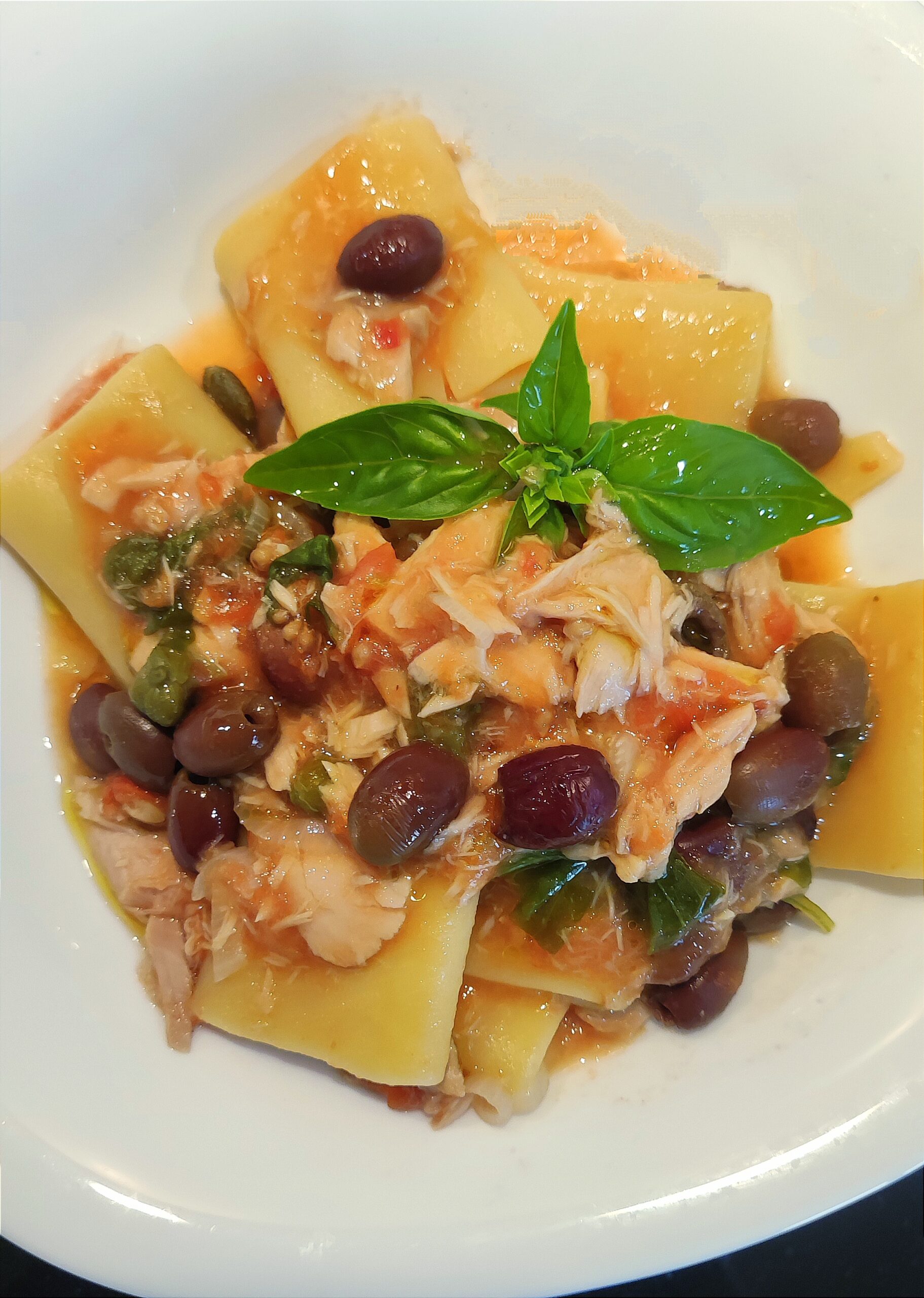 PACCHERI CREMOSI CON TONNO, OLIVE TAGGIASCHE E CAPPERI - UN PAPA' AI ...