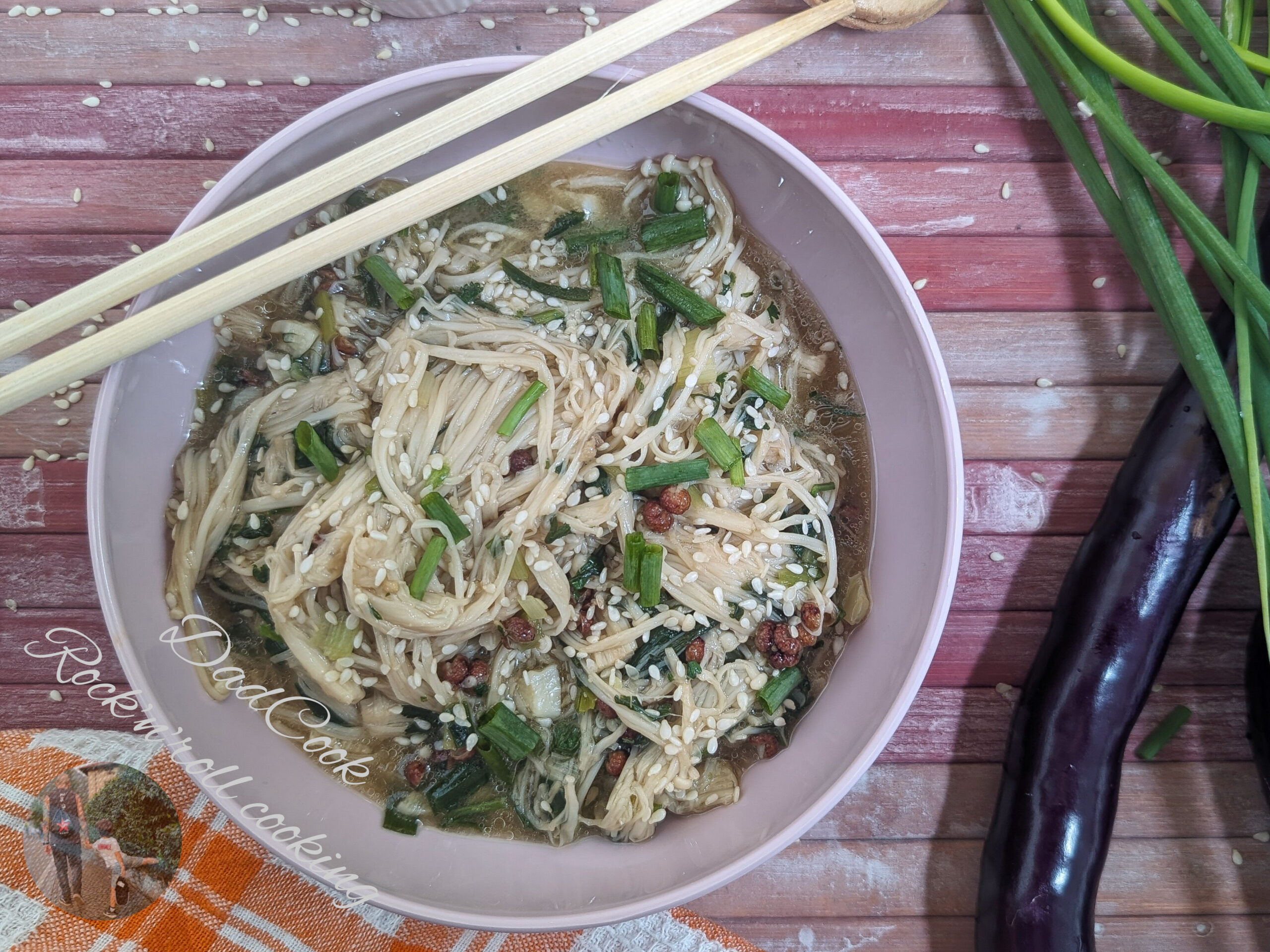 Funghi enoki: croccanti e saporiti in padella in 10'