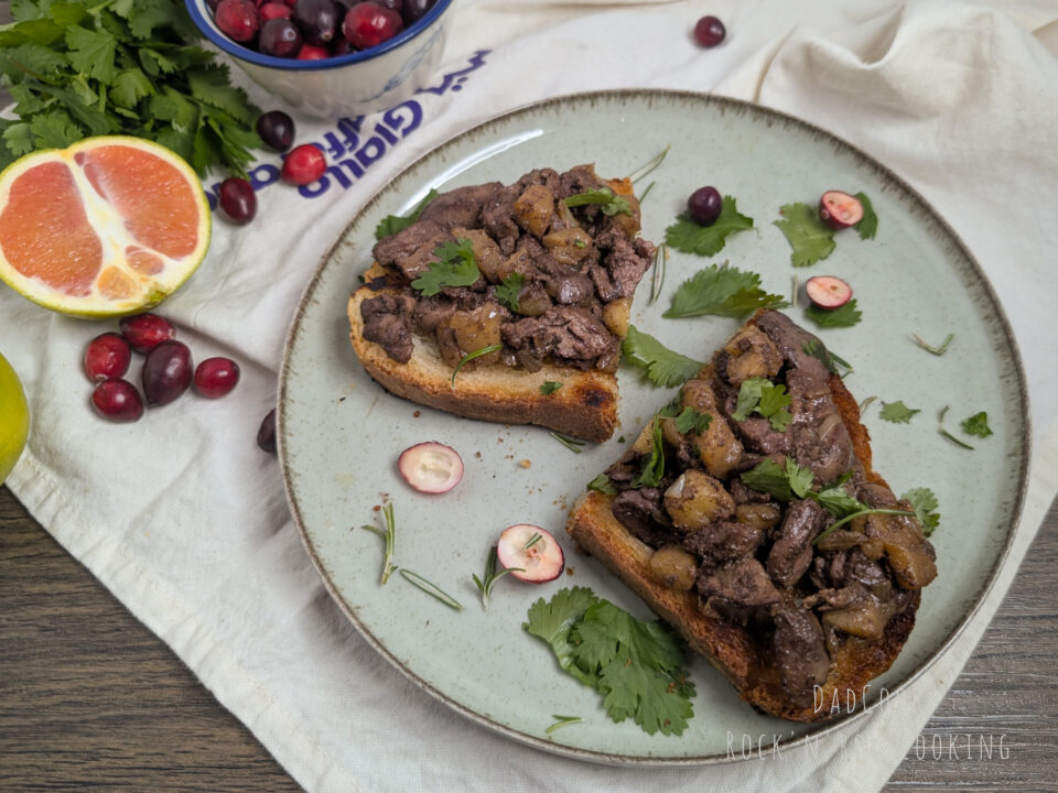 Crostone con fegatini brandy e mela