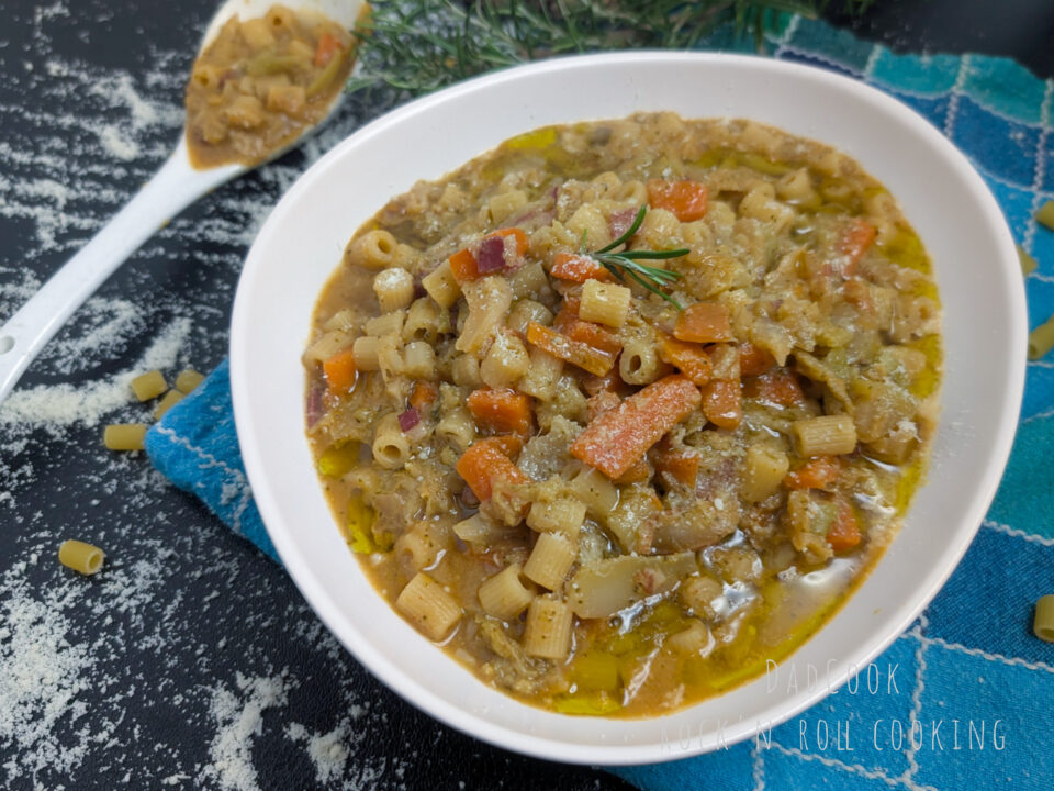 Questo va bene? Pasta con verza e pancetta: la ricetta con miso