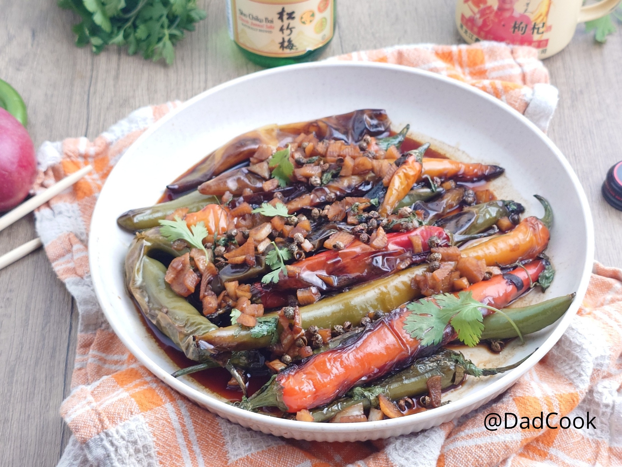 Peperoncini "Pelle di Tigre": Come Fare i Peperoncini Saltati Cinesi con Aglio e Soia (Ricetta Piccante)