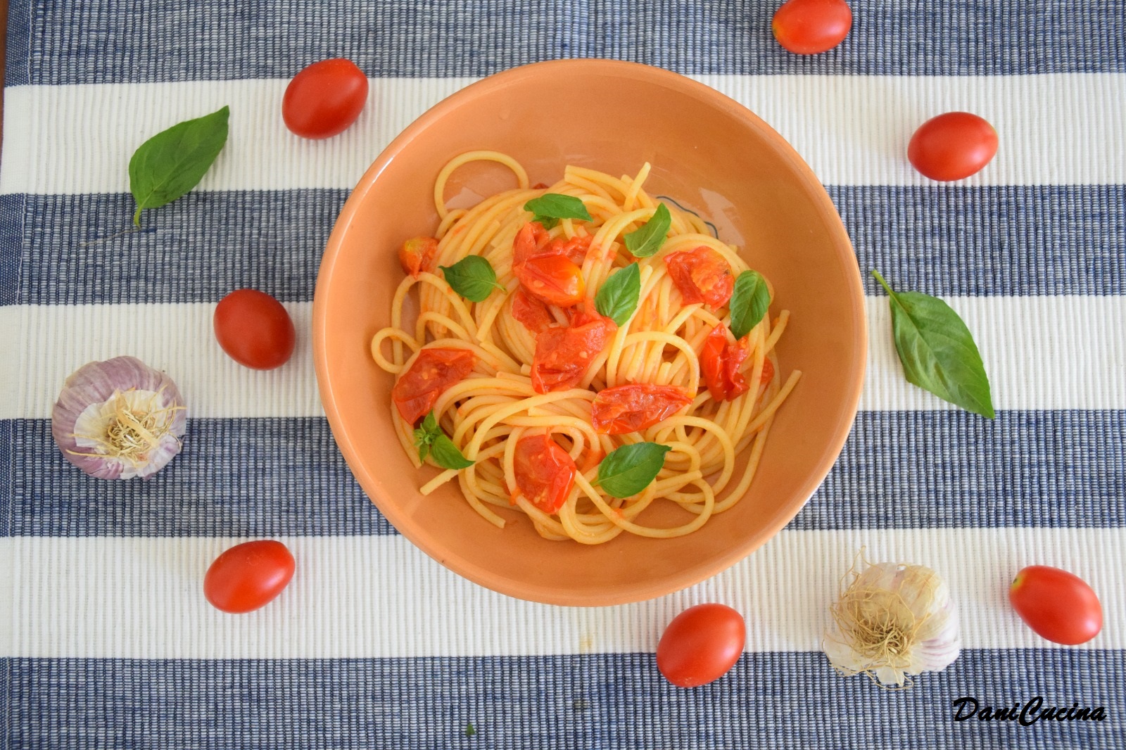 Spaghetti aglio olio e pomodorini