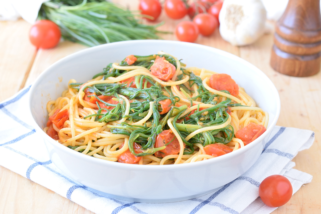 Spaghetti con Agretti e Pomodorini