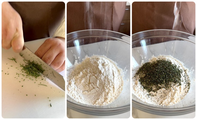 Schiacciata secca toscana: versate farina sale e rosmarino in una ciotola