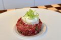 Tartare di manzo con gelato al fieno e parmigiano