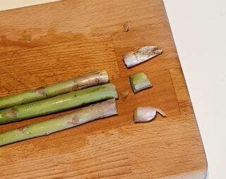 rimozione parte legnosa asparagi