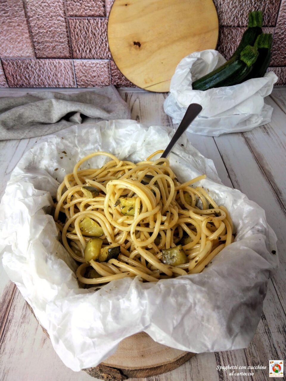 spaghetti-zucchine-cartoccio-presentazione-verticale