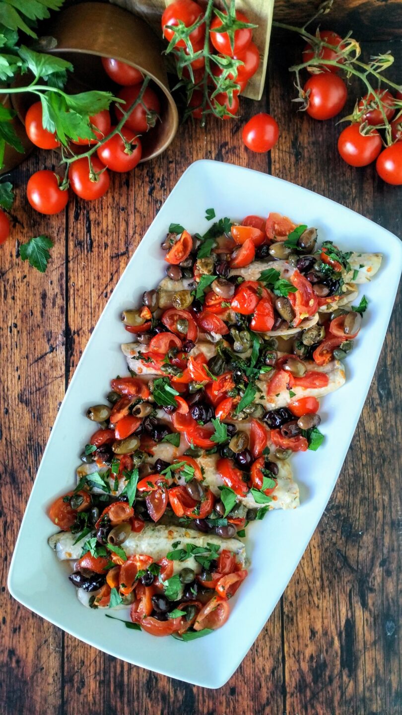 filetti-di-orata-con-pomodorini-e-olive-serviti