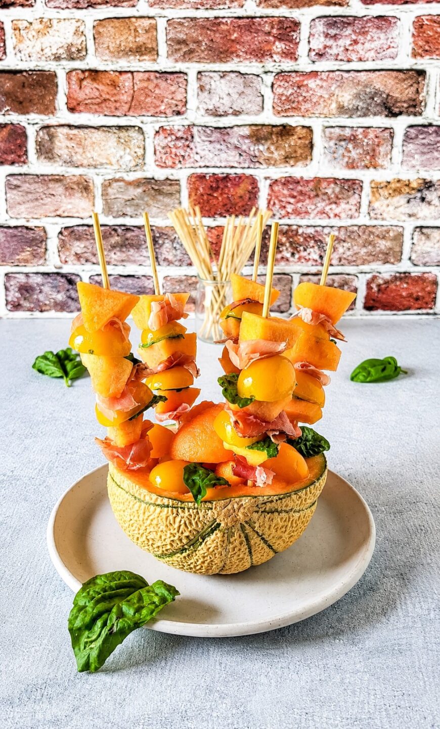 https://blog.giallozafferano.it/delizieallacannella2/ricetta-spiedini-di-melone-e-speck-lantipasto-estivo-sfizioso-e-scenografico/