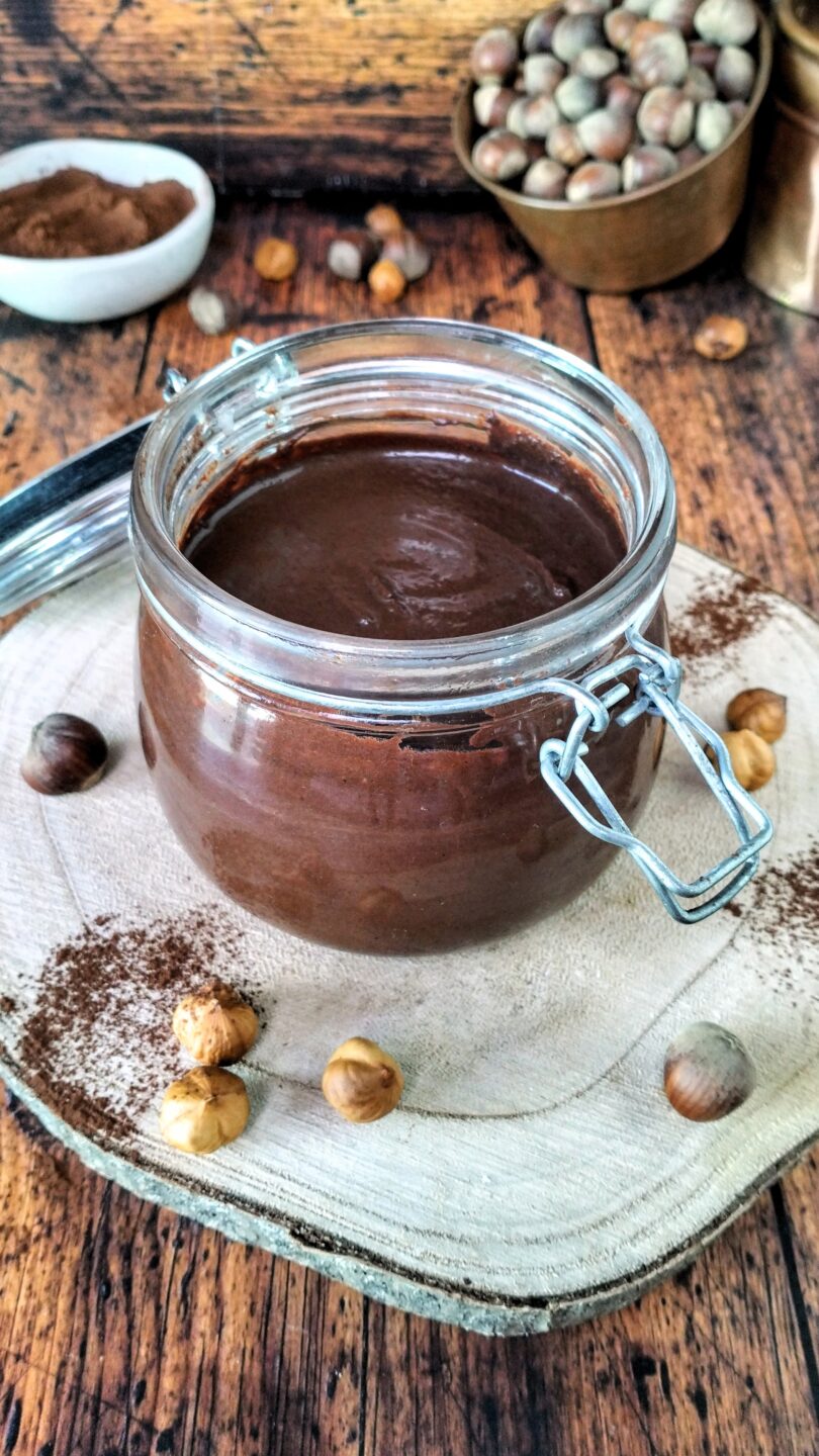 crema-spalmabile-con-cacao-e-nocciole-presentazione-verticale