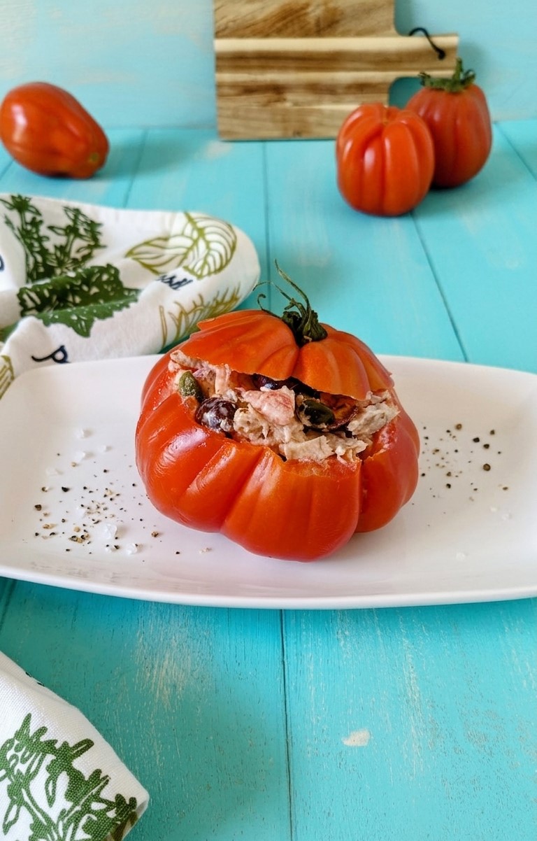 pomodori-ripieni-di-tonno-presentazione-verticale