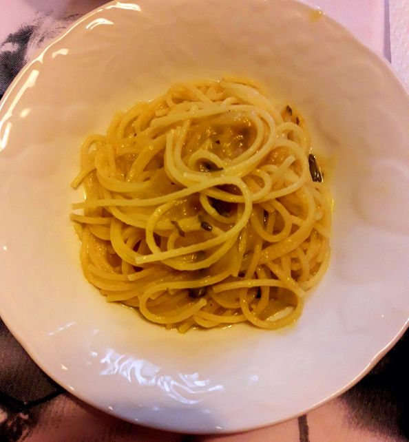 Spaghetti in salsa di pomodorini gialli