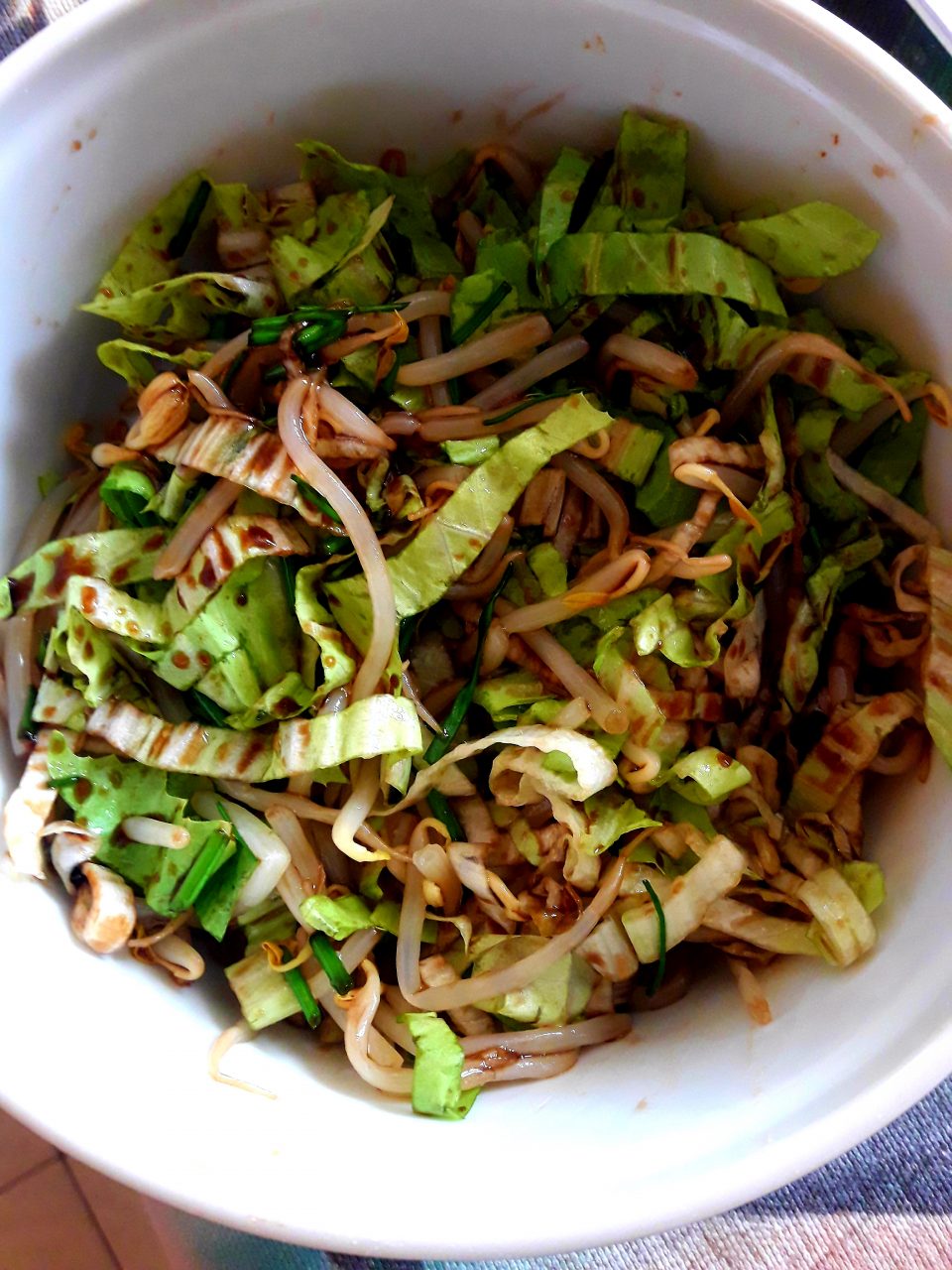 Insalata con germogli di soia Insalata con germogli di soia