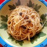 Spaghetti saporiti con aglio, olio e peperoncino