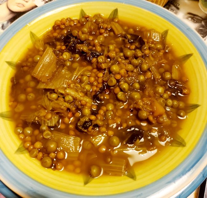 Zuppa di lenticchie, piselli e zucca