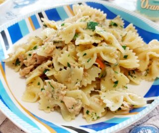 Farfalle con tonno, acciughe e peperoncino - DELIZIE IN PENTOLA