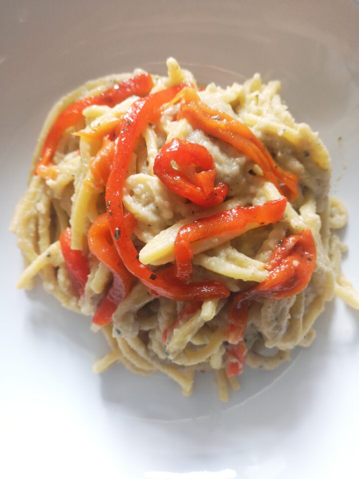 Crioli molisani con crema di melanzane e peperoni arrostiti