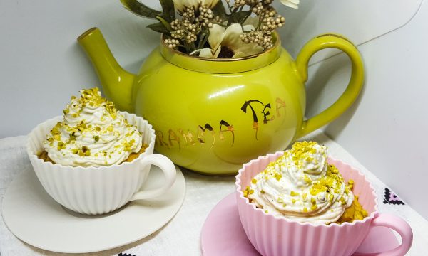 Cupcake alla ricotta, banana e crema al pistacchio