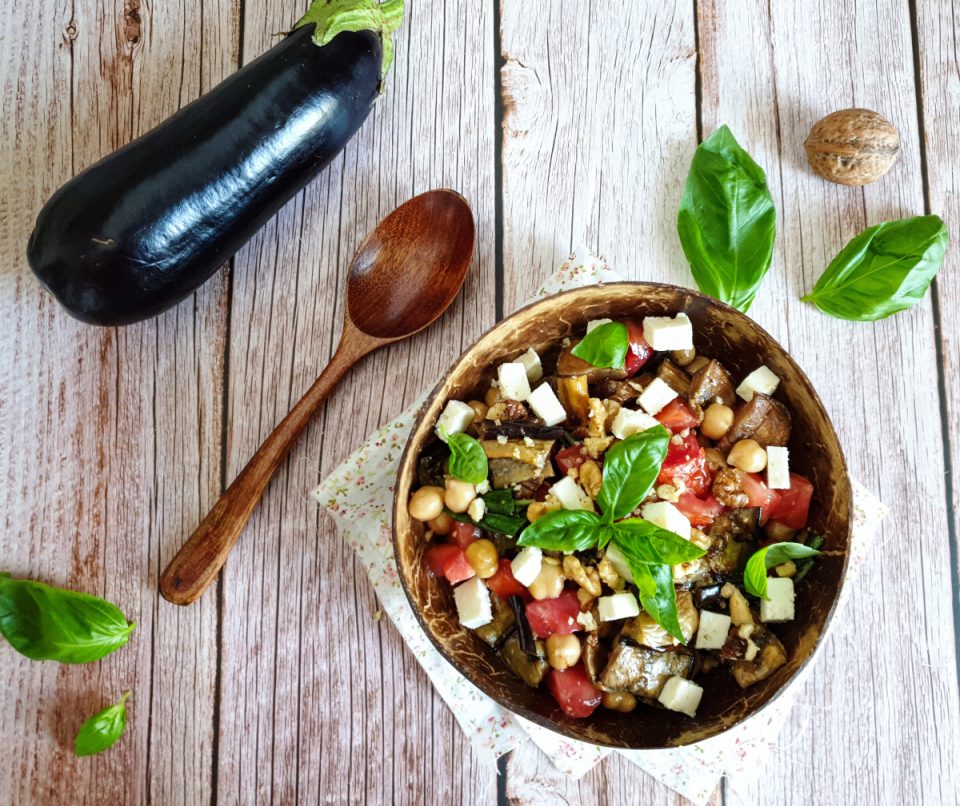 Insalata estiva di ceci e melanzane
