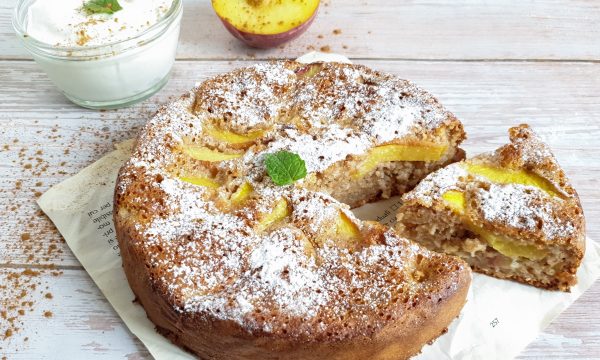 Torta di pesche light con farina integrale