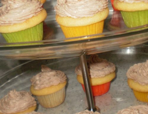 Mini cupcakes alla vaniglia con farcia alla ricotta