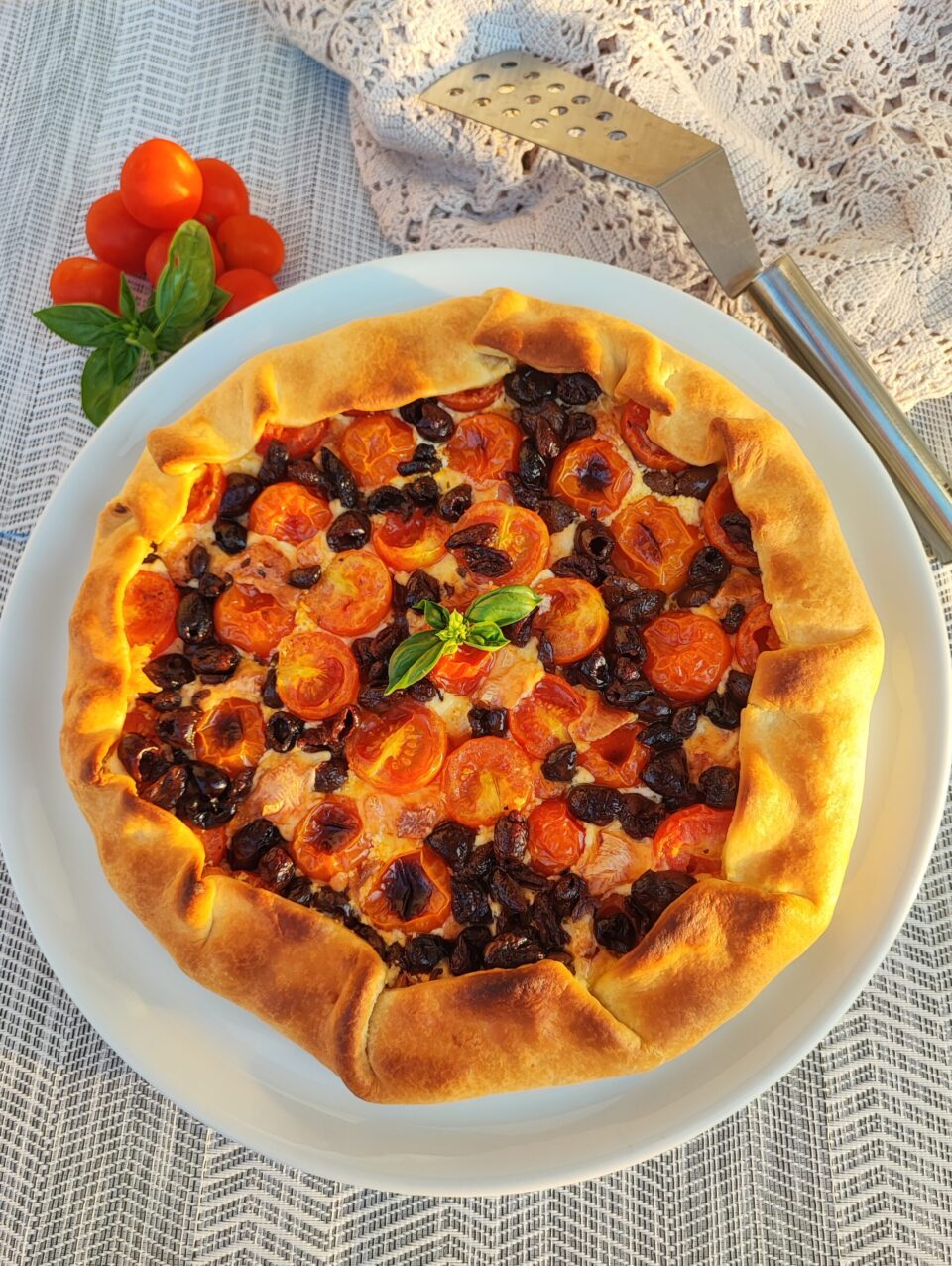 torta rustica pomodorini e olive taggiasche