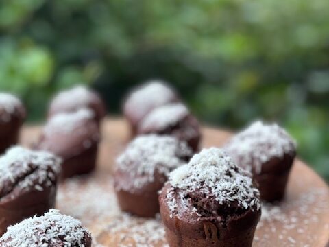 MUFFIN AL CACAO E QUINOA CON GOCCE DI CIOCCOLATO