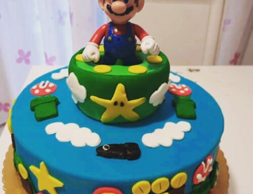 Torta Super Mario Bros in pasta di zucchero
